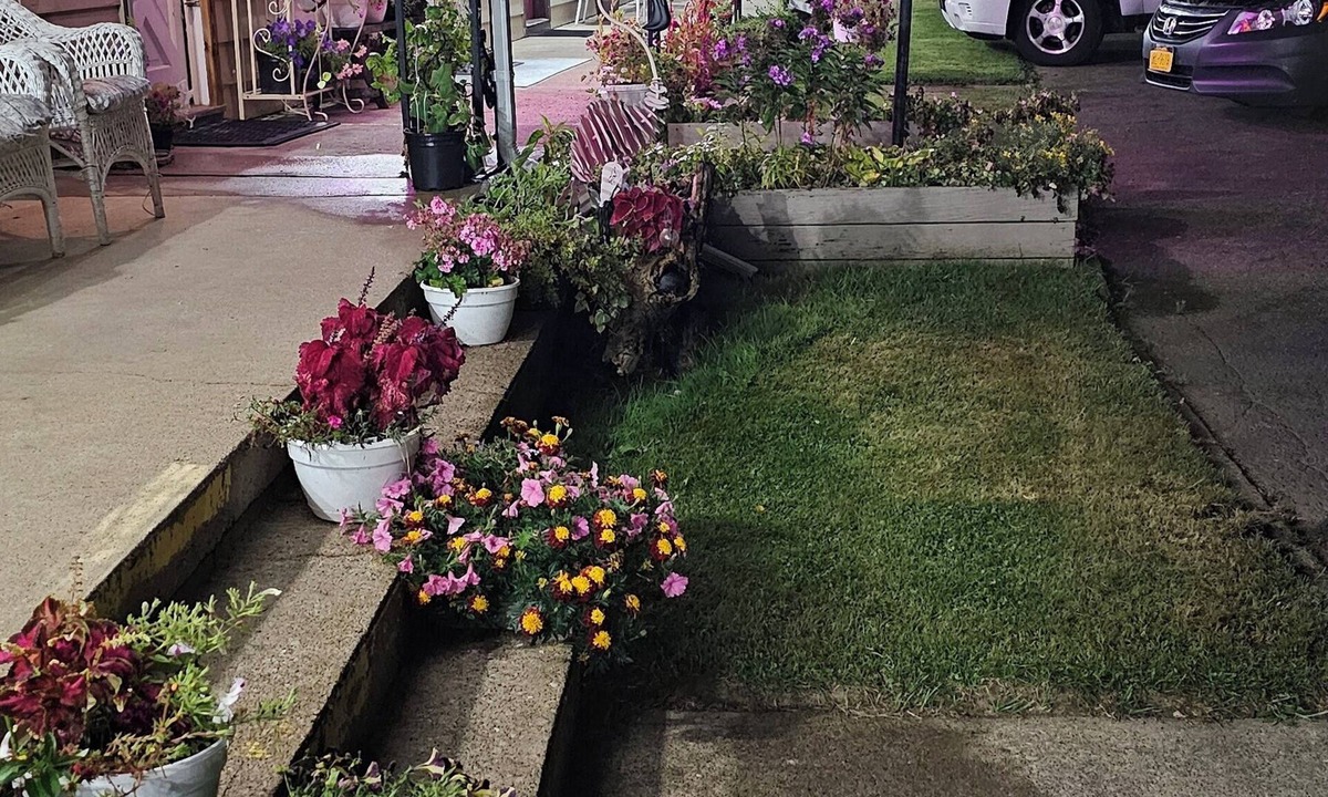 Westfield Hotel | Theater Motel