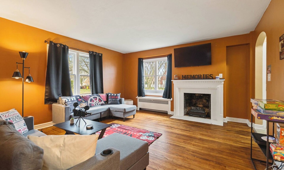 Rockford House | Theater Nights, Game Room & Balcony Delights
