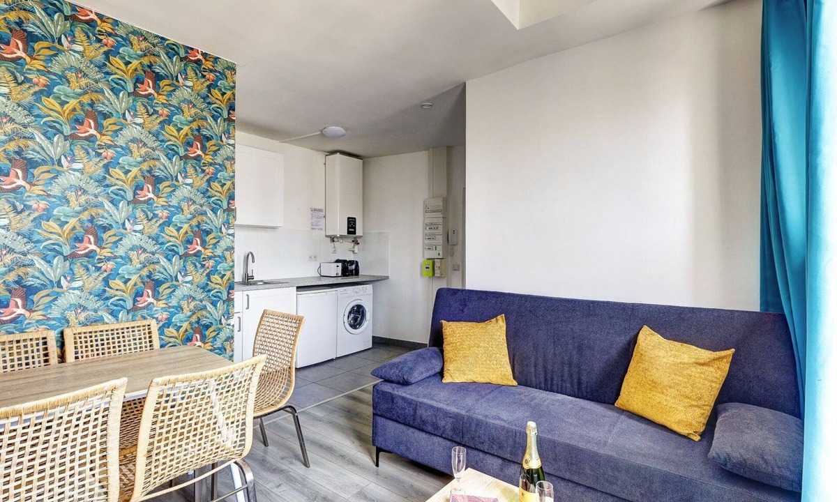 Bagnolet Apartment | TheBlueStay 136 - Beautiful Duplex Apartment