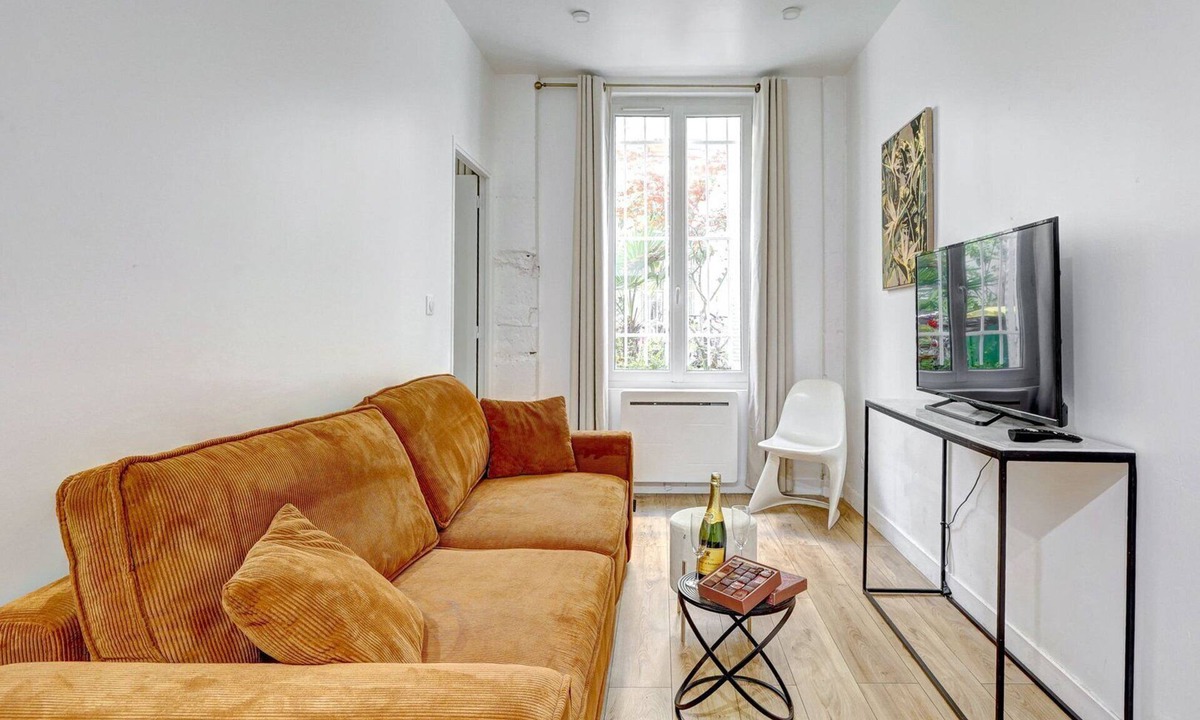 Hopital Saint-Louis Apartment | TheBlueStay 240 – Stunning apartment in Paris 10