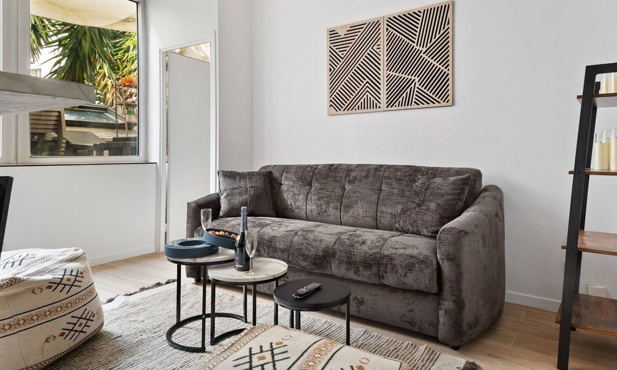 Gare Apartment | TheBlueStay 260 - Apt with Garden in Paris