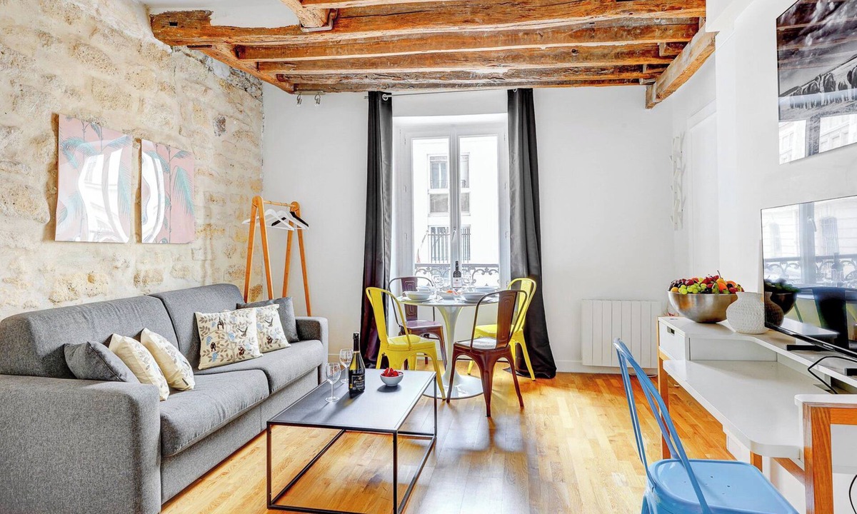 3rd Arrondissement Apartment | TheBlueStay 281 - Cozy Apt w/Terrace - Le Marais