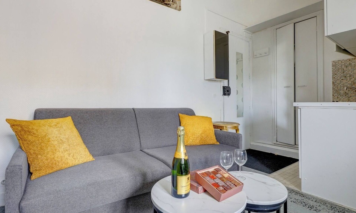 Quartier du Petit-Montrouge Apartment | TheBlueStay 832 – Bright Cosy Studio – Montrouge
