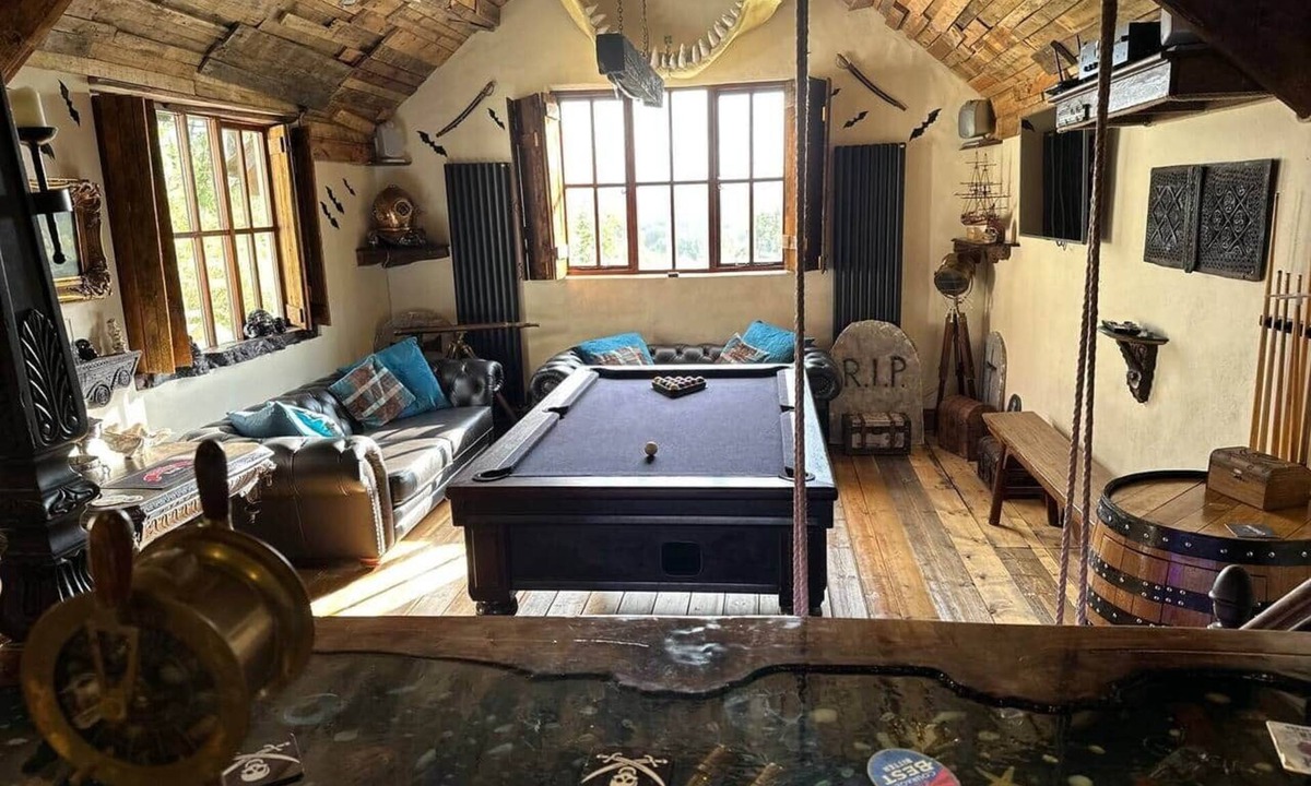 Bethania House | Themed 3 bedroom cottage, with bar & pool table