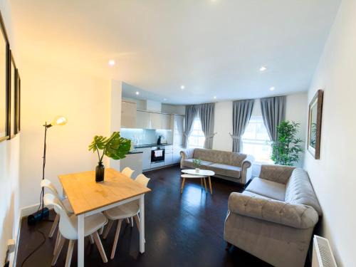 Peninsula Apartment | Theory Stay