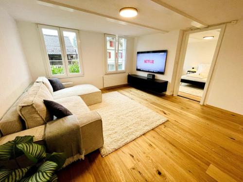 Unterseen Apartment | -TheUrbanist- Central 2 BD Free Parking Fast WiFi