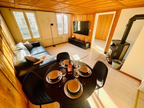 Unterseen Apartment | -TheUrbanist- Cozy Free Parking Fast WiFi