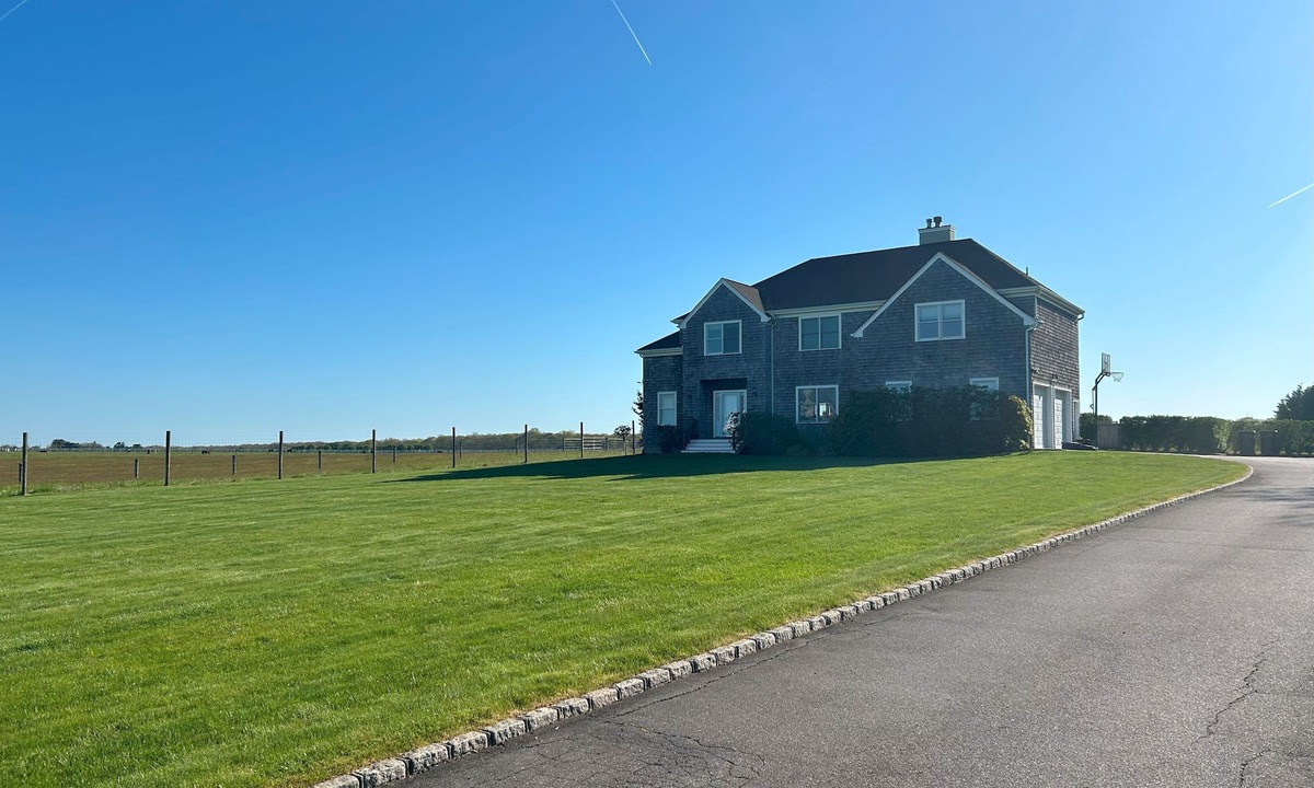 Water Mill House | Think Big Blue Skies, 4 Bedroom, 4 Bath Water Mill, immaculate