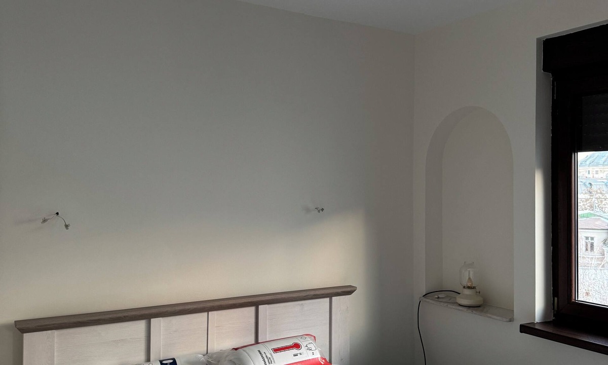 Monroe Cabin | Third floor apartment with a shared backyard