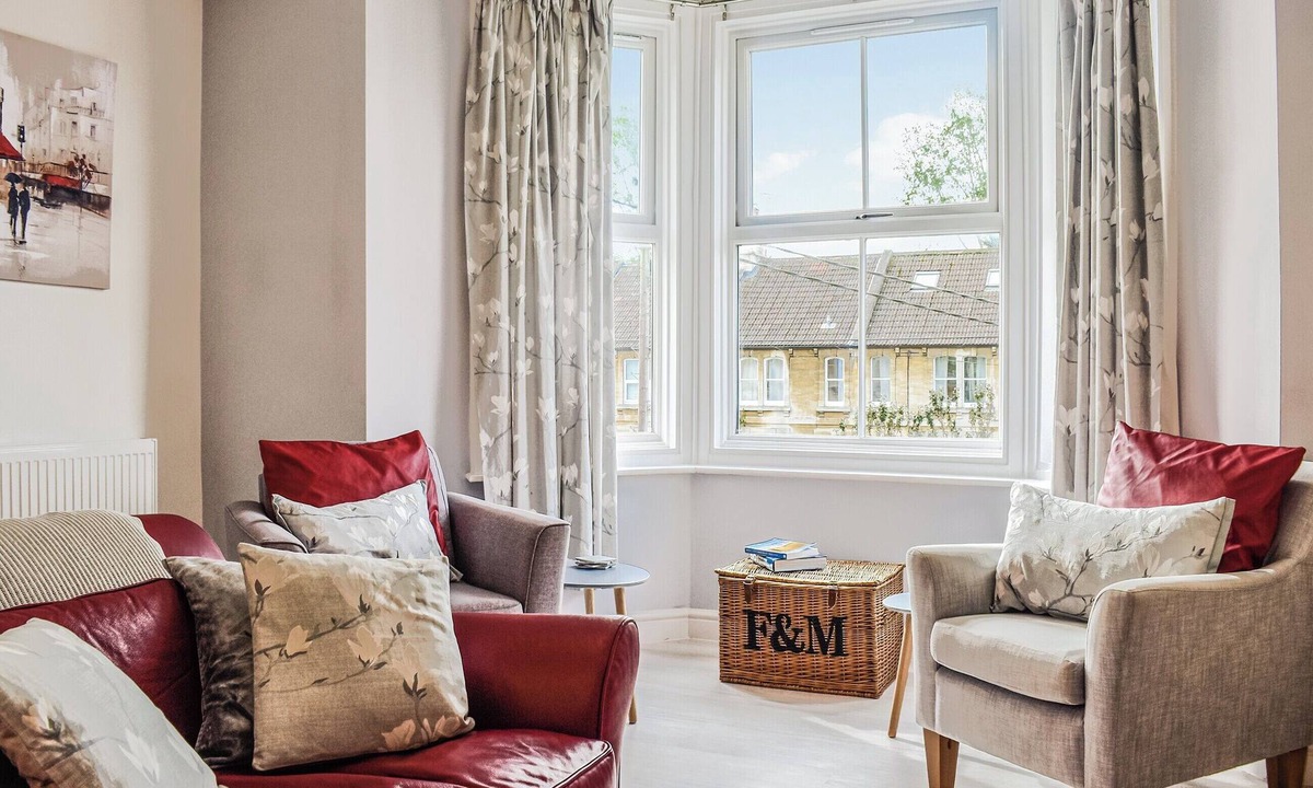 Bradford-on-Avon Cottage | This apartment has it all.