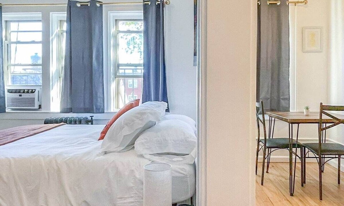 East Avenue Apartment | This apartment is a 1 bedroom(s), 1 bathrooms, located in Rochester, NY.