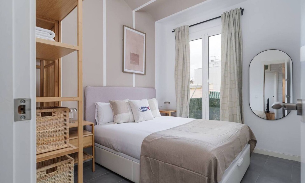 Sants Apartment | This apartment is a 2 bedroom(s), 1 bathrooms, located in Barcelona, Catalunya.