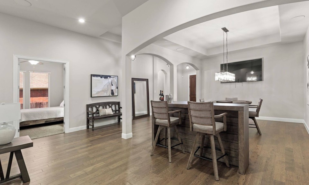 Dallas House | This beautiful 3200 SF single storey with loft backs onto a heavily treed forest