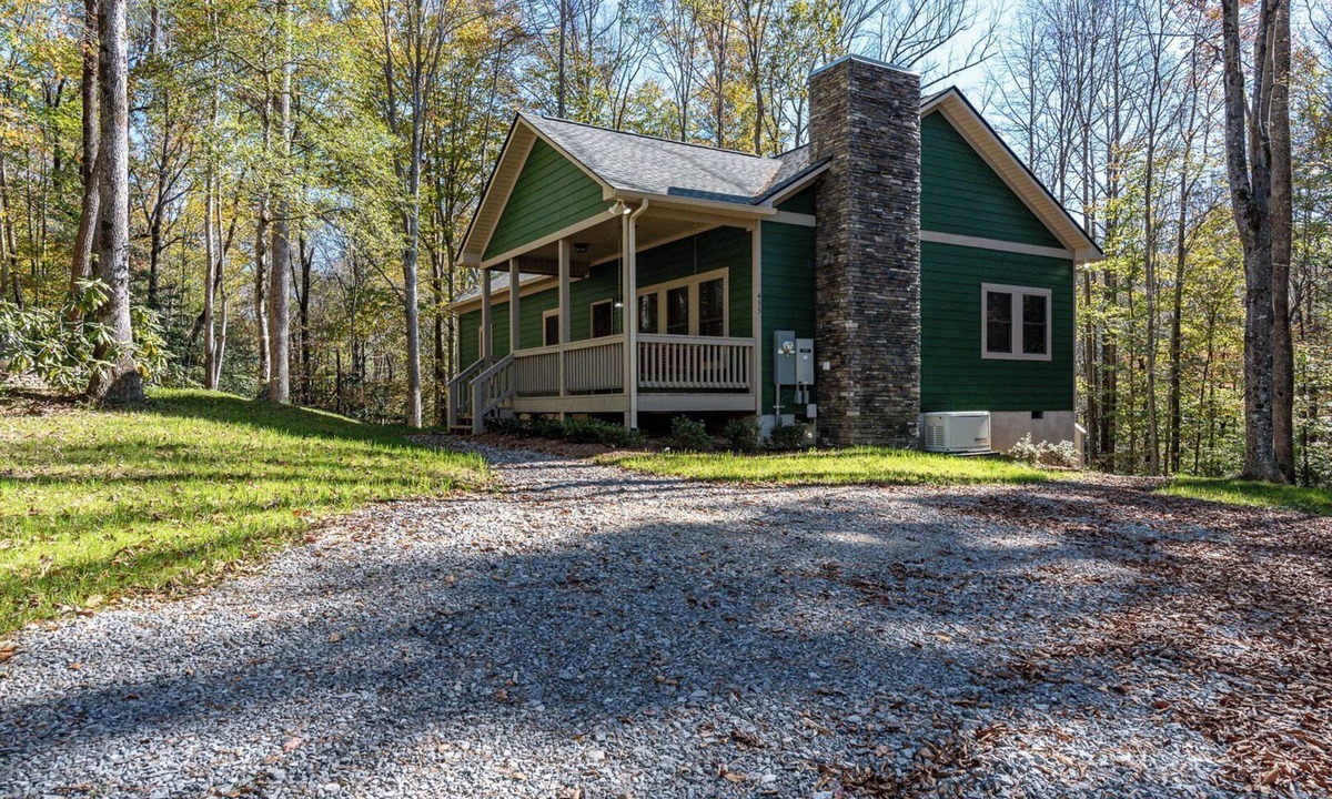 Townsend Cabin | This beautiful Contemporary home located on 30 acres with walking trails