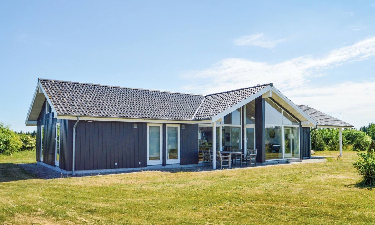 Brovst House | This beautiful cottage is equipped with 4 good bedrooms, one of which is designed with a bunk.