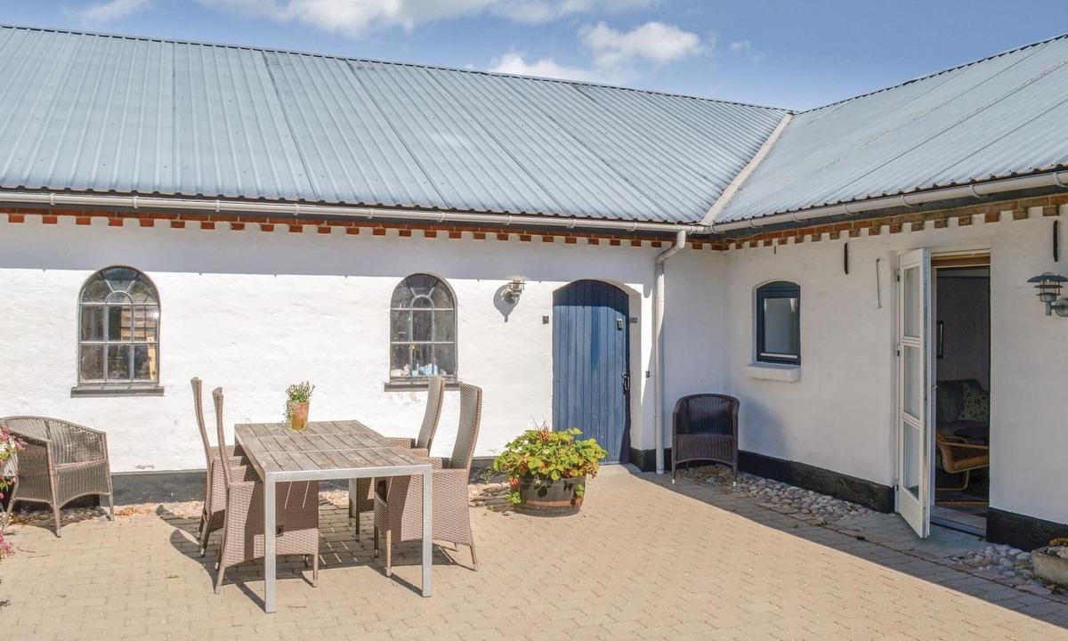 Frederikshavn House | This beautiful vacation accommodation, of high quality, is located in a quiet residential area of th