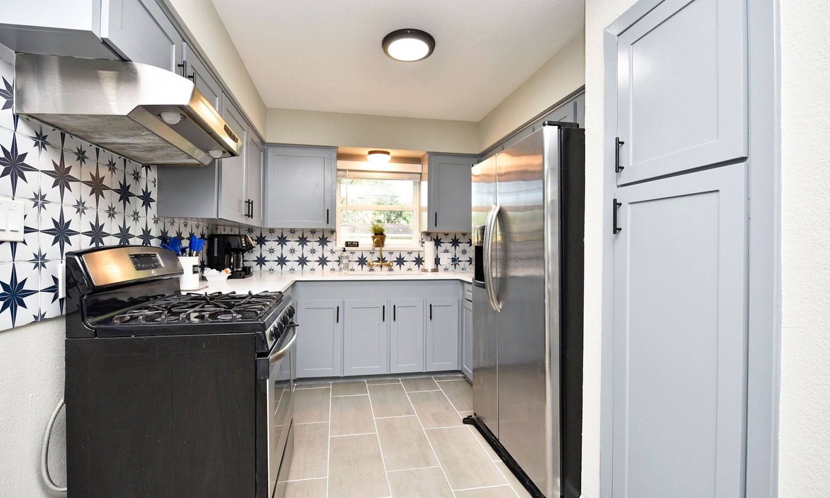 Sharpstown House | This charming 3 bedroom,1.5 bathroom home is the perfect place to relax!