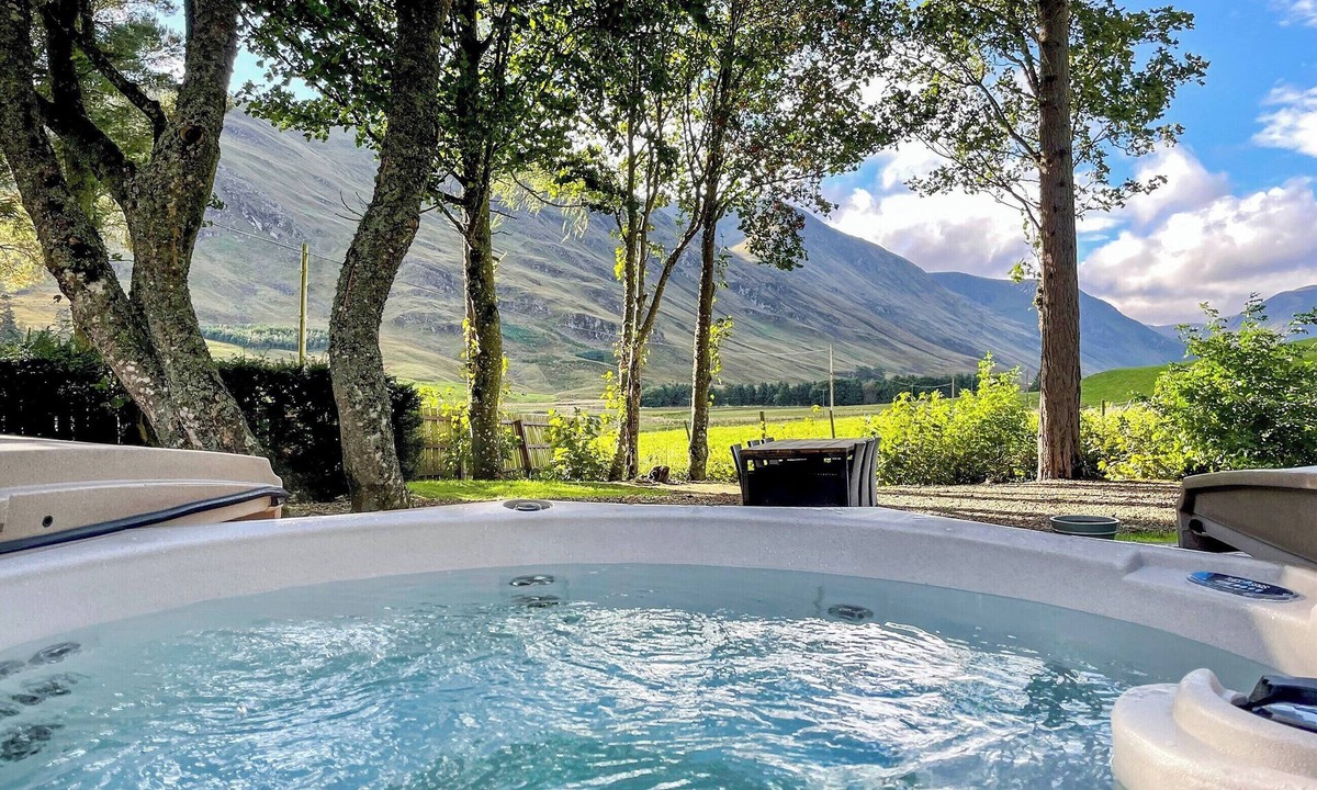 Clova Cottage | This charming cottage is fully equipped with everything you could need.