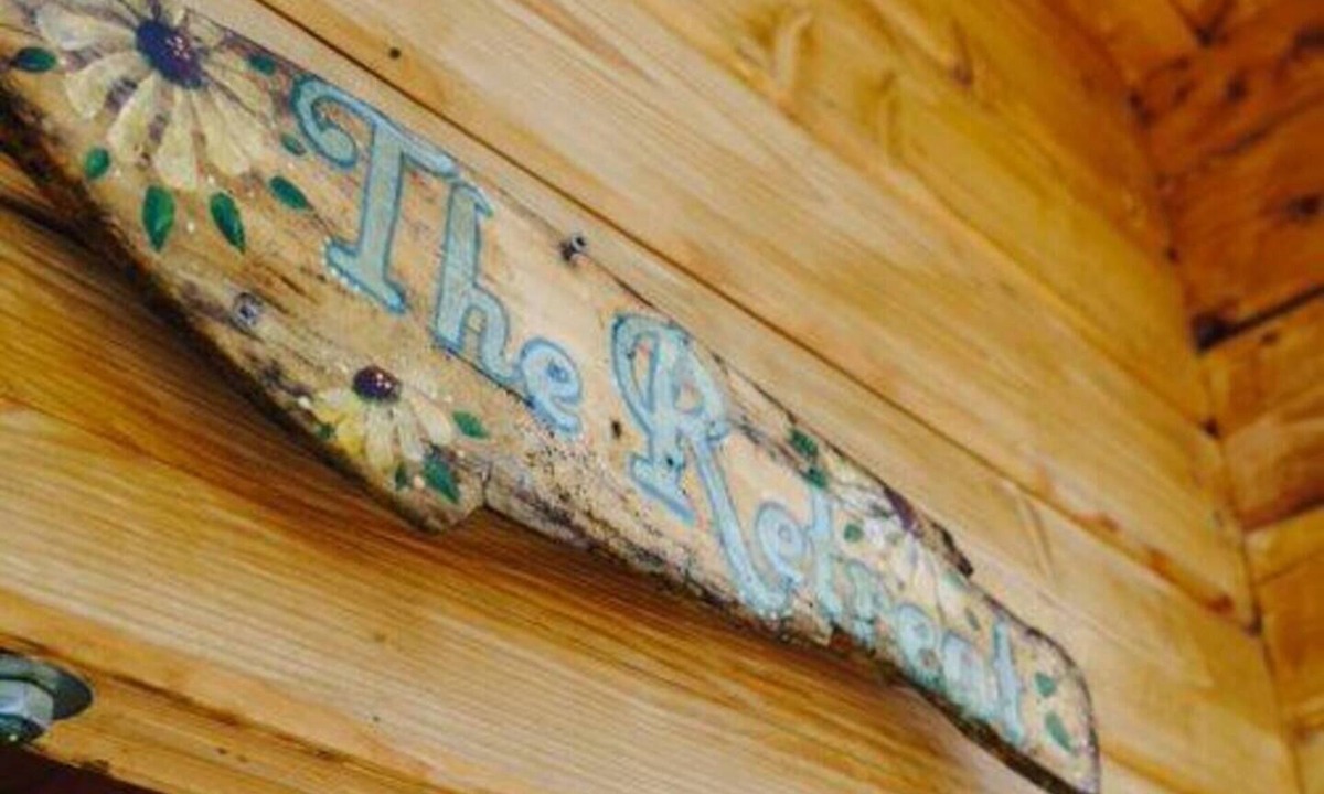 Seguin Cottage | This cottage is a 2 bedroom(s), 1 bathrooms, located in parry sound, on.