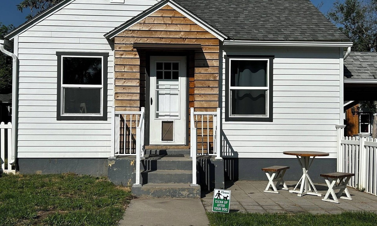 Helena House | This cozy house has been completely remodeled inside and features three bedrooms.