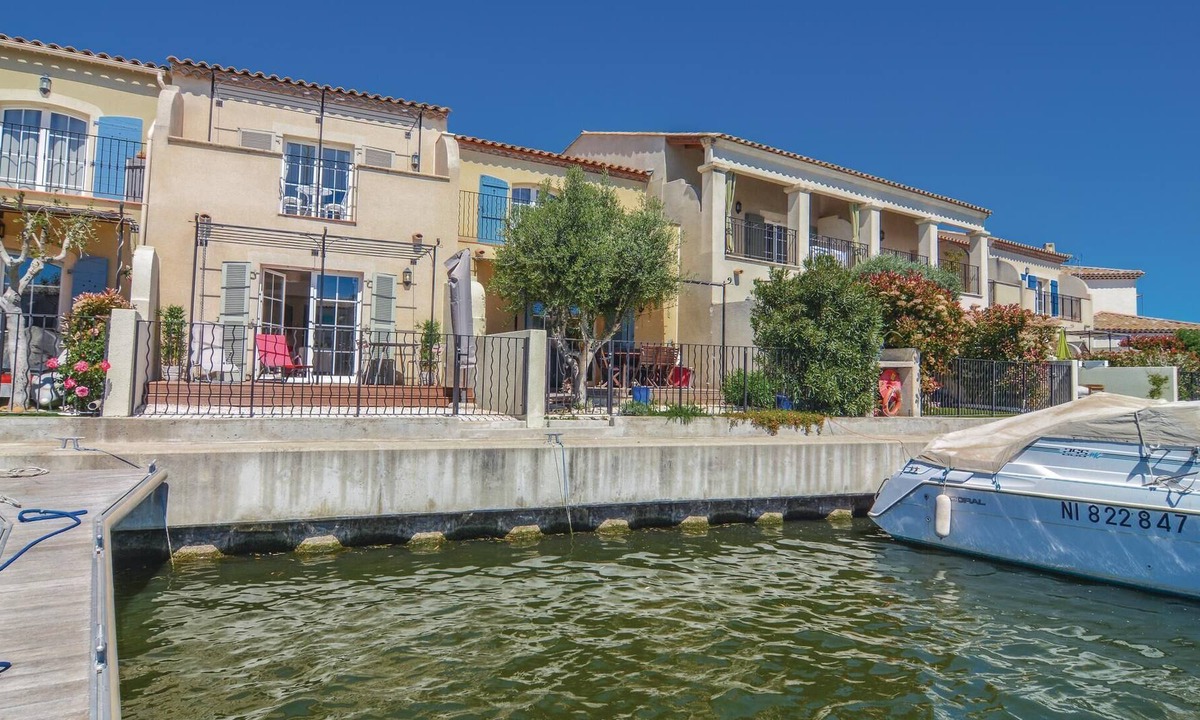 Aigues-Mortes House | This delightful vacation home in the Venice of Provence is located opposite one of the most prestigi