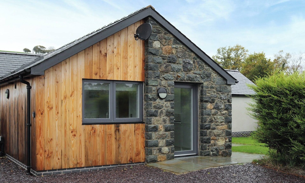 Llanuwchllyn Cottage | This immaculate cottage with hot tub will not disappoint.