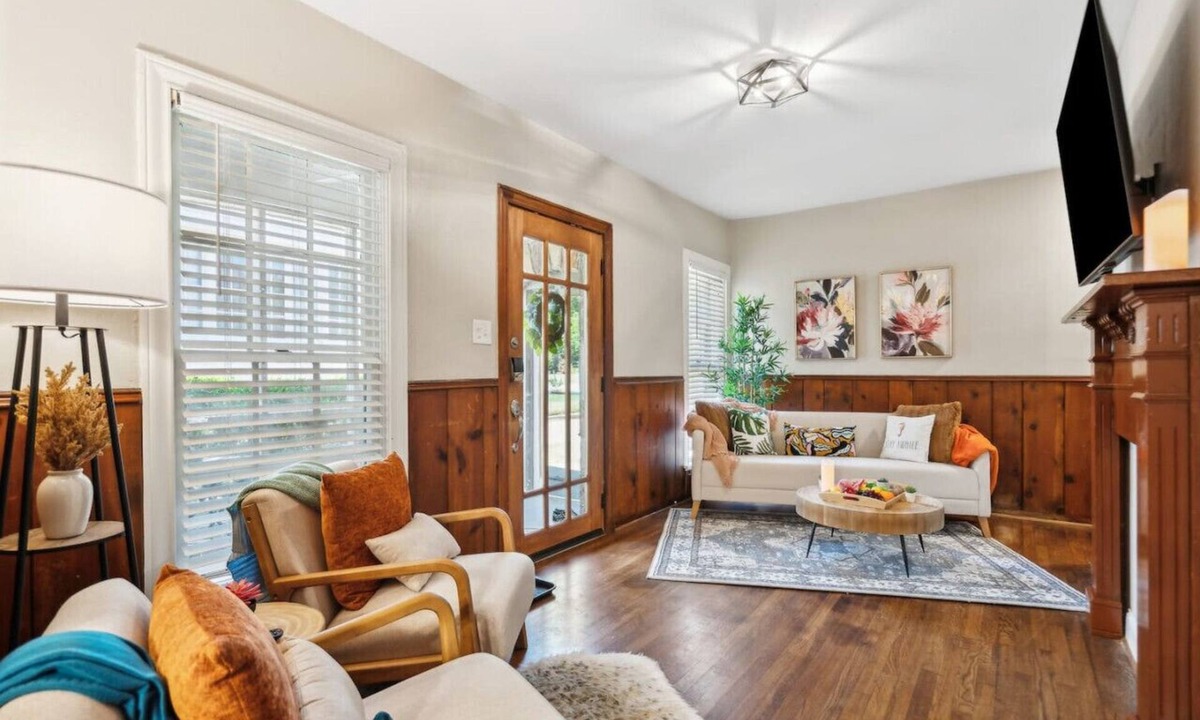 Fort Worth Cultural District House | This is Your Home Away From Home! Warm & Comfy 2BD