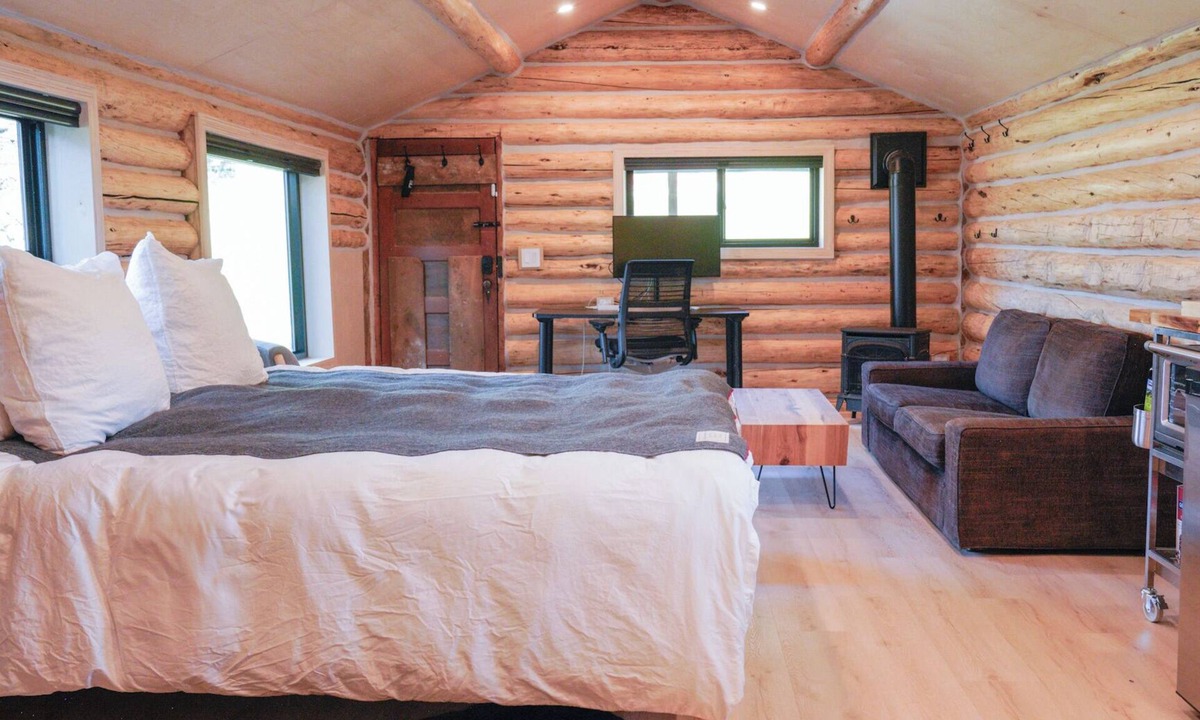 Cooke City-Silver Gate Cabin | This Must Be The Place - Newly Renovated Cabin in Downtown Cooke City