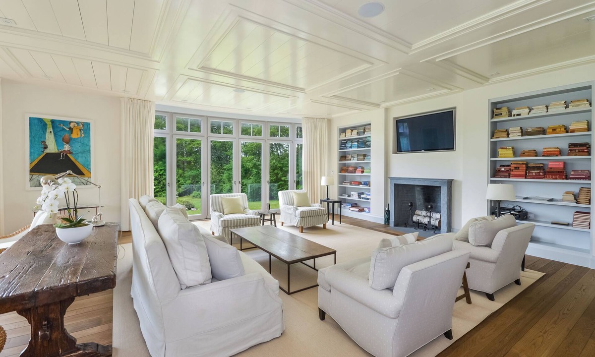 Mashpee Neck House | This spectacular home is situated on a quiet cul-de-sac.