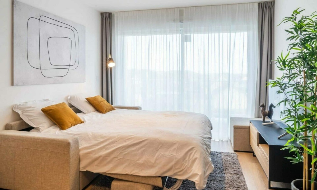 Camiers Apartment | This studio offers a cozy living room with a sofa bed and a sleeping corner with a bunk bed.