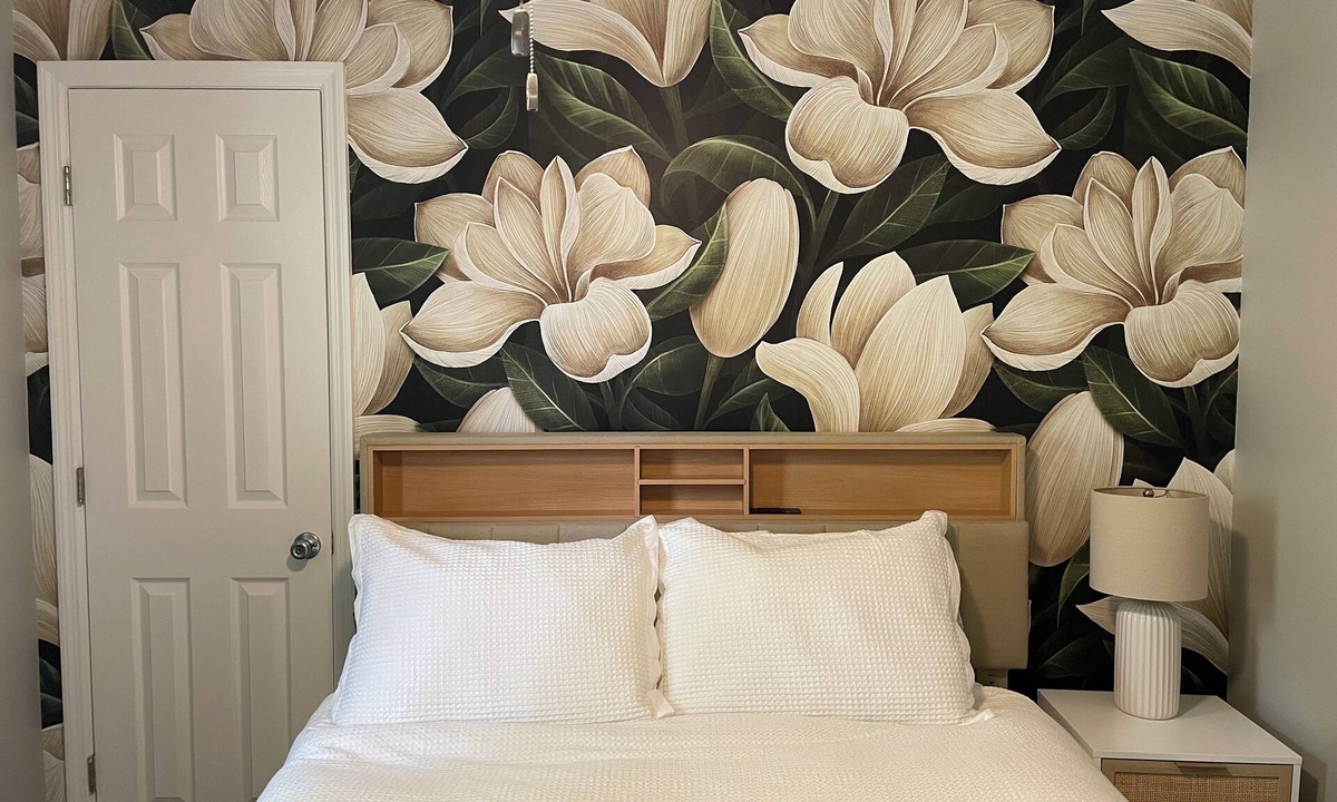 Montclair House | This stylish 3/2 is convenient to everything.