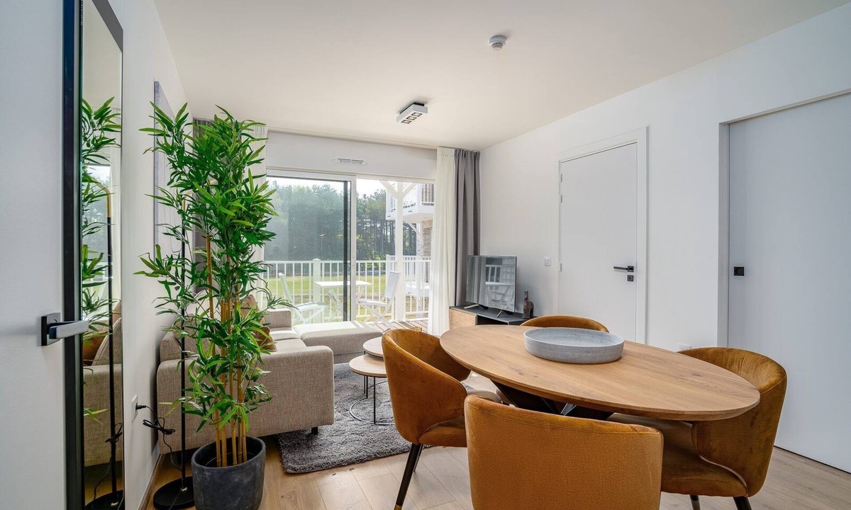 Camiers Apartment | This suite offers a bedroom with a double bed and a sleeping corner with a bunk bed.