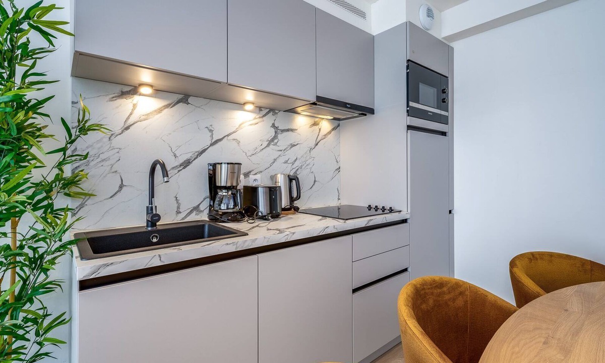 Camiers Apartment | This suite is equipped with a bedroom with a double bed & 2 sleeping corners of which one with a bunk bed and one with 2 single beds.