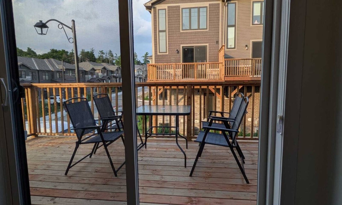 Cambridge House | This townhouse is a 2 bedroom(s), 2.5 bathrooms, located in Cambridge, ON.