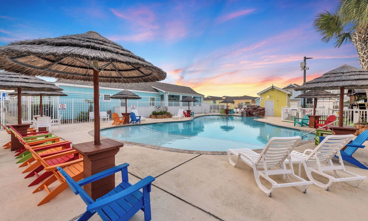 Port Aransas Condo | This unit offers a fabulous slope entry pool, gas BBQ grills and is close to man