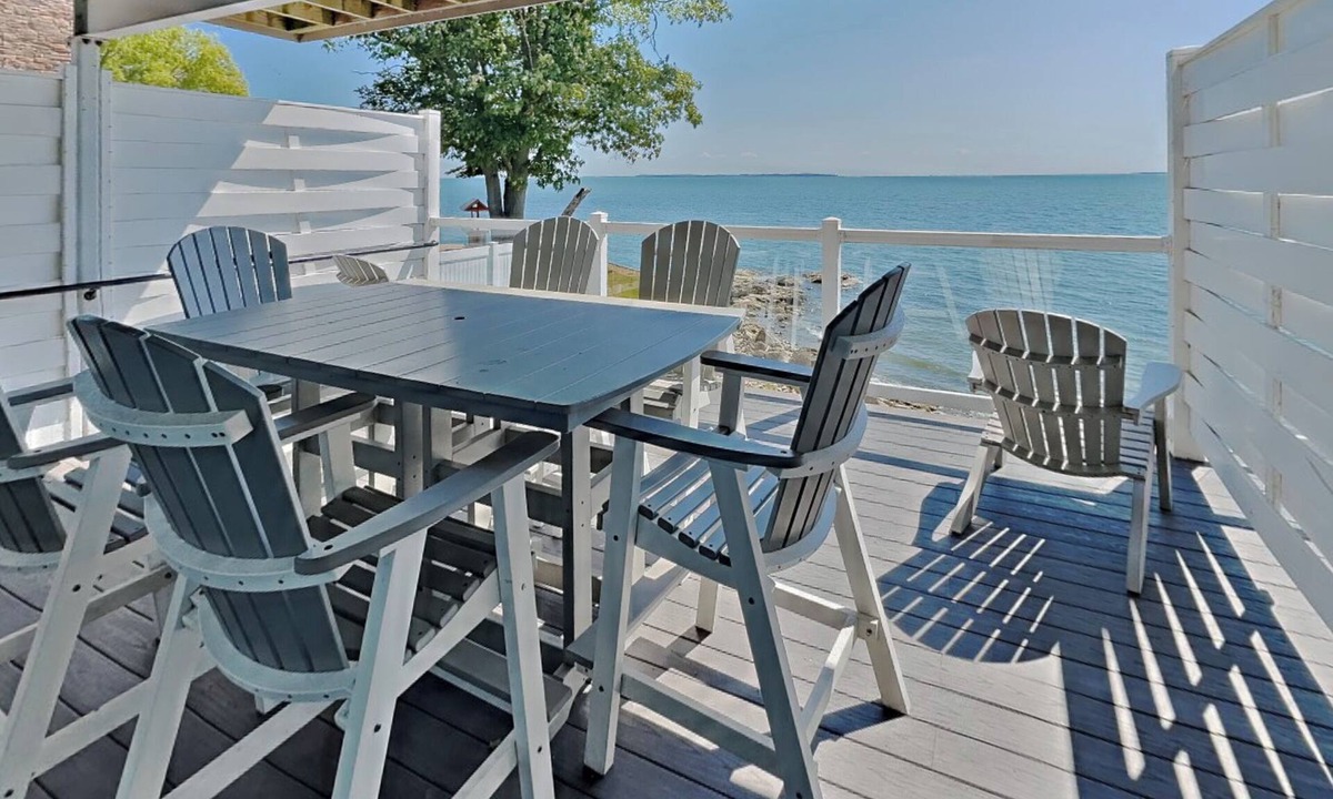 Put-in-Bay Condo | This View Sells Itself—Lakefront for 10 ppl | C113