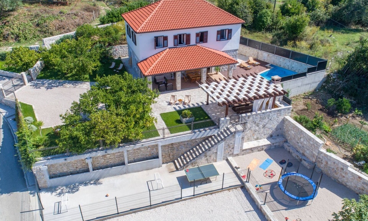 Zastolje Villa | This villa is perfect place for family vacation.