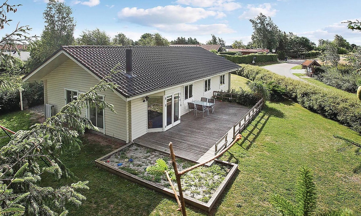 Jægerspris House | This well-maintained vacation home enjoys a beautiful location in Gerlev Strandpark, by Roskilde Fjo