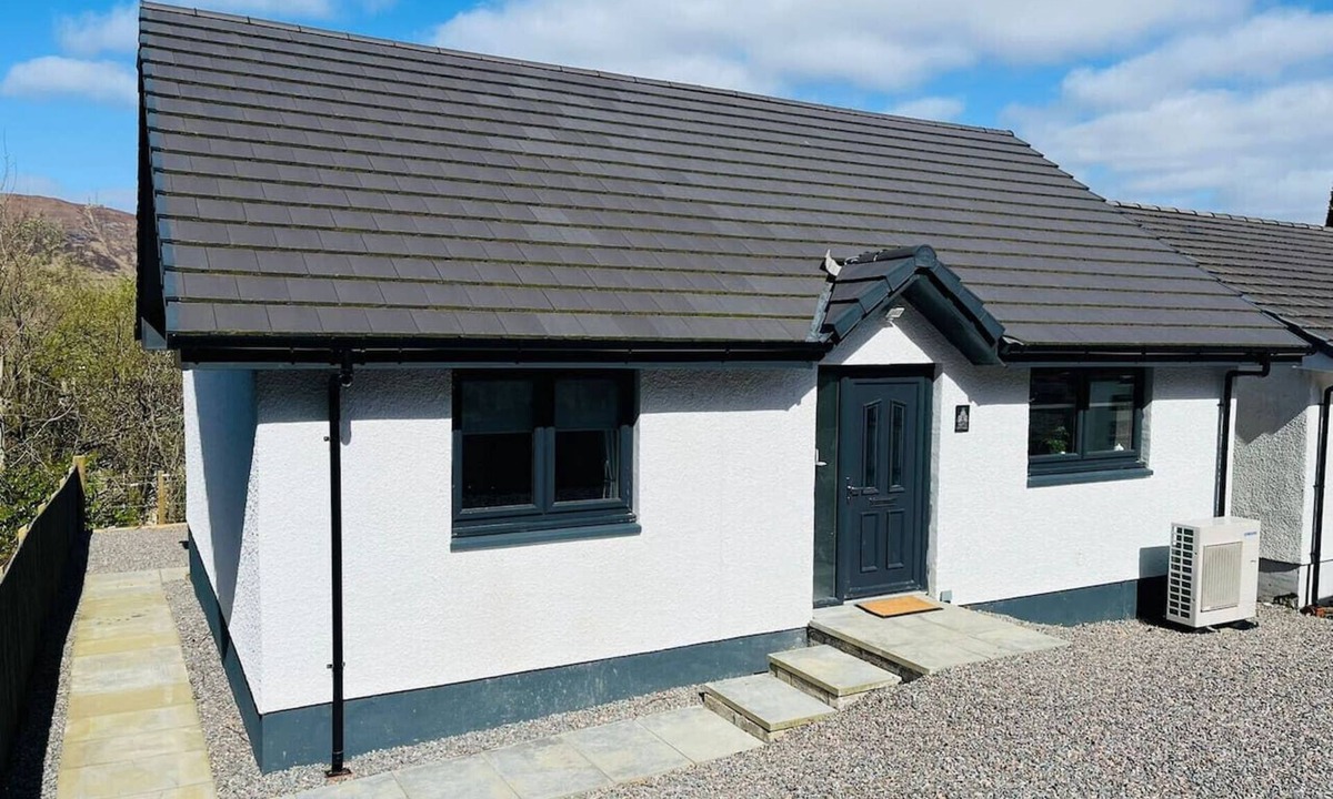 Fort William Apartment | Thistle Cottage in Central Fort William