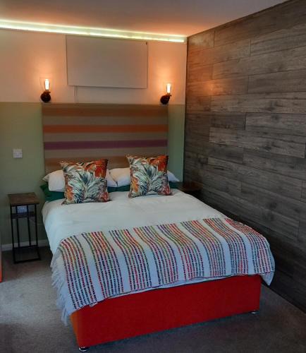 Claypole Apartment | Thistles -Private Entrance Studio