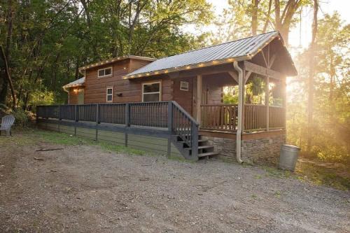 Lookout Valley Neighborhood Association House | Thomas Cabin Forest Tiny Cabin With Hot Tub