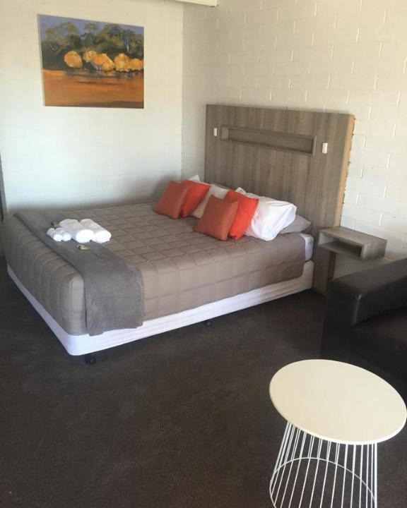 Tocumwal Hotel | Thomas Lodge Motel