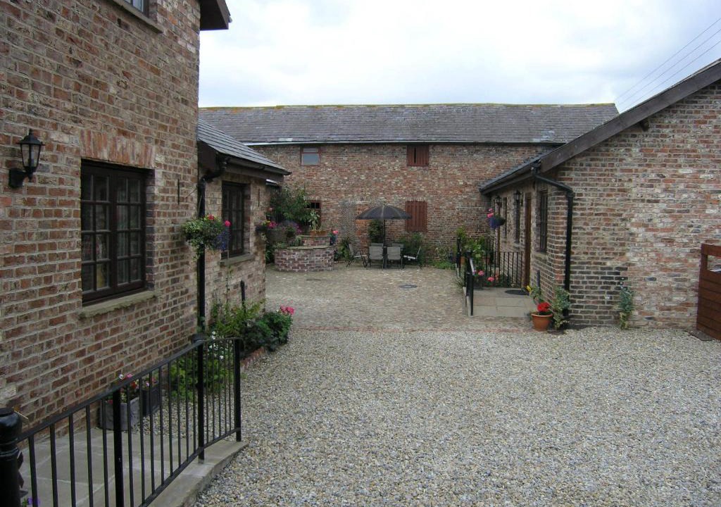 Flaxton House | Thompsons Arms Cottages