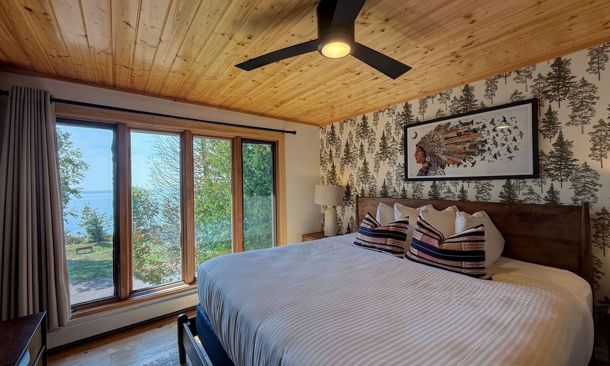 Grand Marais Hotel | Thomsonite Beach Inn