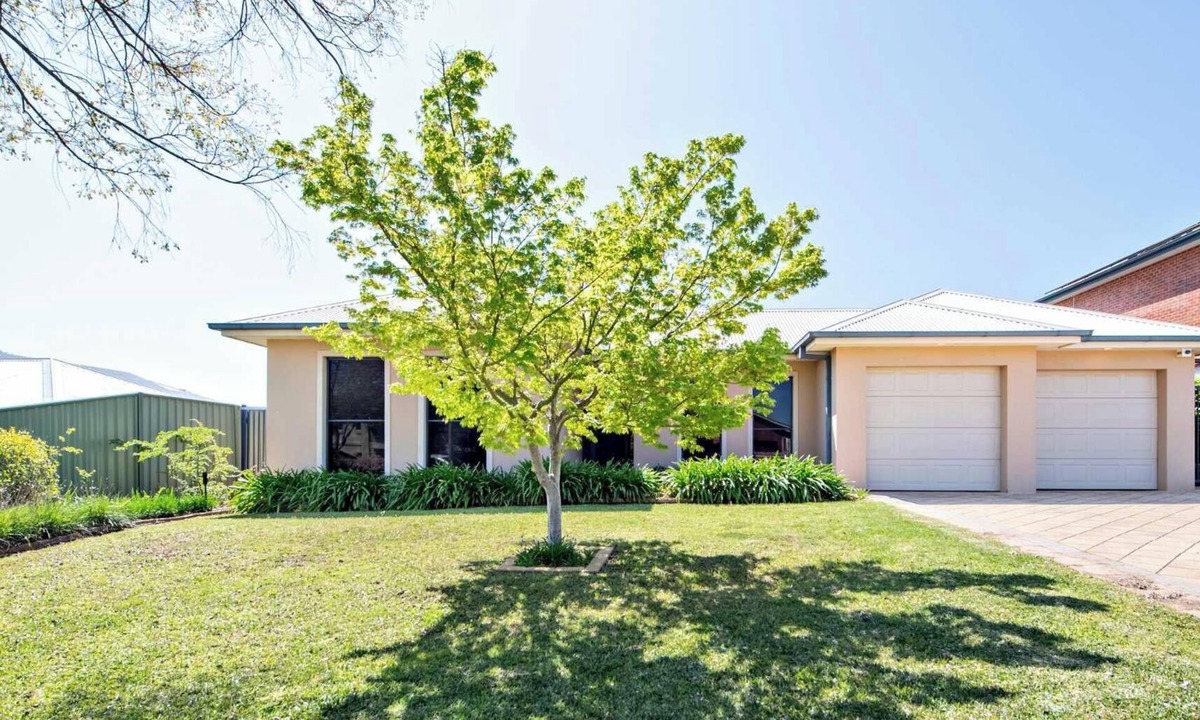 Dubbo House | Thorby House - Comfort & Convenience, Pets Allowed