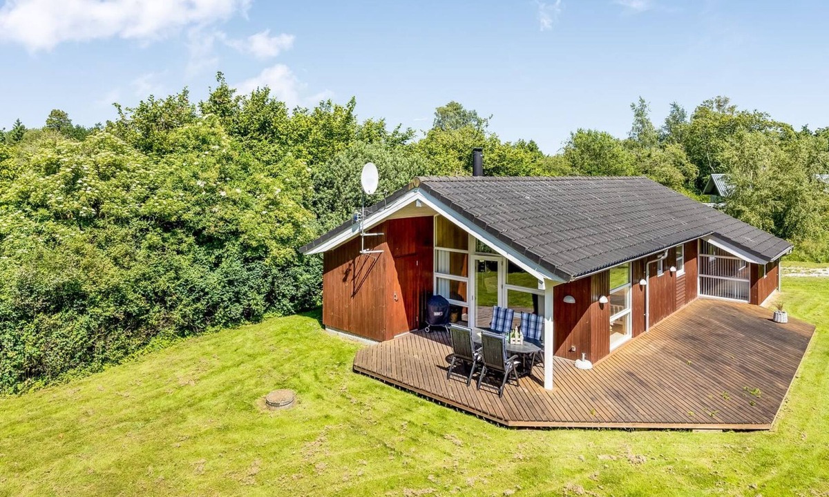 Hou House | "Thorketil" - 1.1km from the sea by Interhome