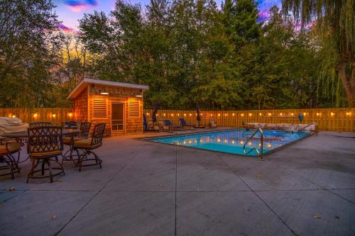 Fennville House | Thorndale - Modern Smart Home on 20 Pastoral Acres with a Private Heated Pool & Hot Tub