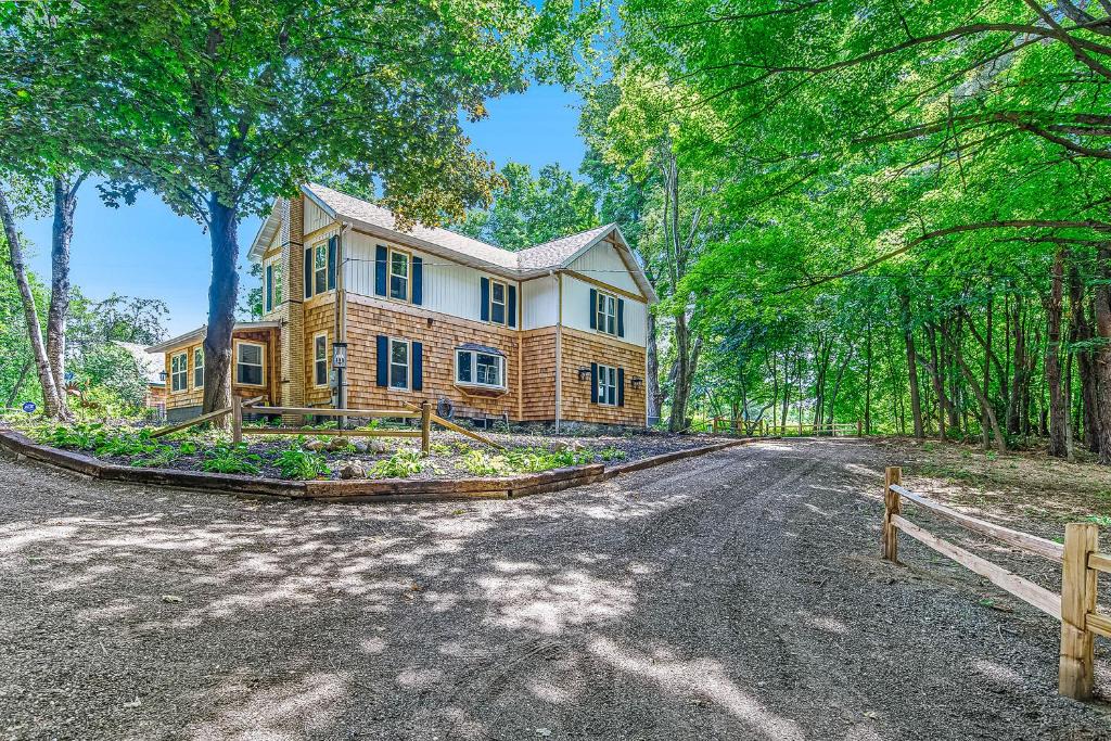 Fennville House | Thorndale