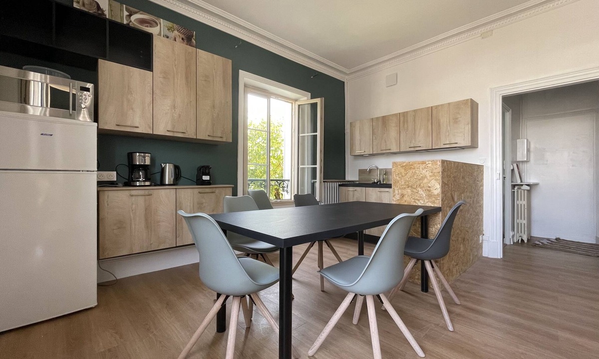 Thouars Apartment | Thouars, Superb apartment on the central square