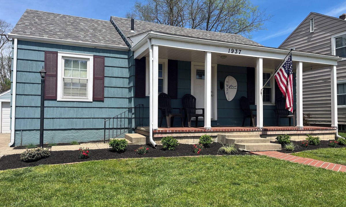 Middletown House | Thoughtful, entertainment haven for large groups, next to Smith Park